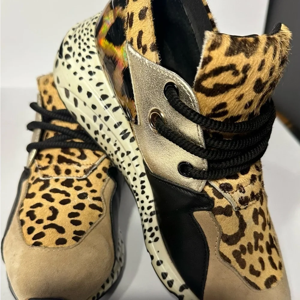 Leopard Print Sneakers with Black Laces steve madden size 7.5 pre owned